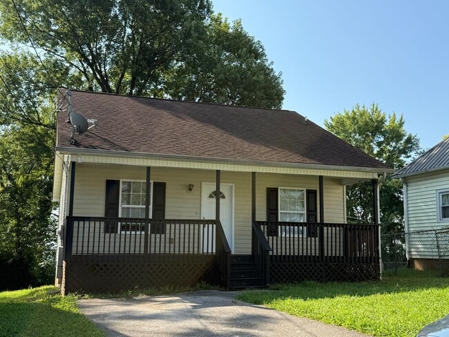Building Photo - Charming 3 bedroom 2 bath bungalow Rental
