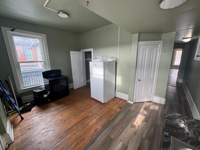 Photo - 727-729 W 4th st - 729 W 4th St Floor 2