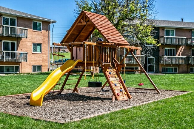 Oak Creek Apartments
