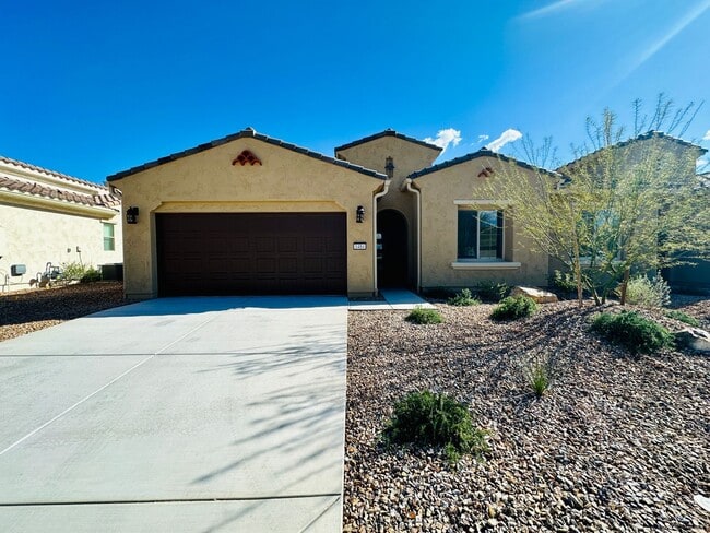 Building Photo - 2 Bedroom + Den Villa in Quail Creek Community! Must See!