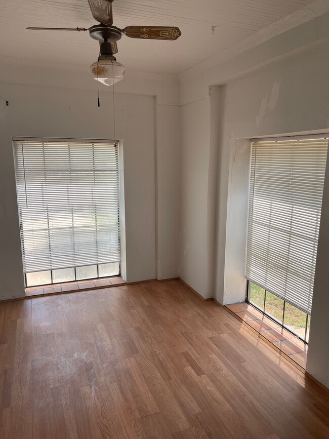 Photo - 303 N Julian St