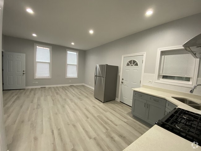 Building Photo - 2932 S Normal Ave Rental