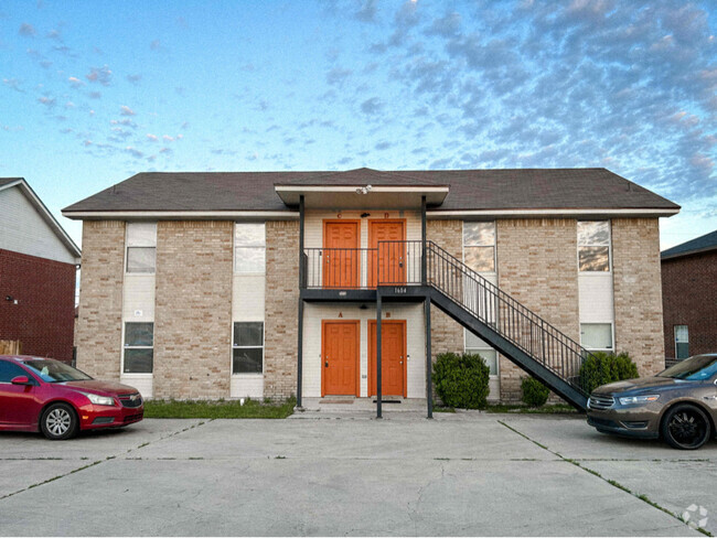 Building Photo - 1604 Windward Dr Unit A Rental