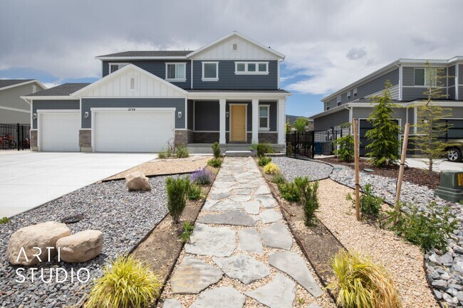 Building Photo - Nearly New Beautiful 3 Bed / 3 Bath Home i...