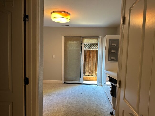 Photo - 423 Willow Glen Ct