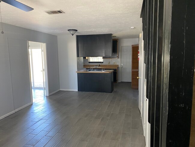 Photo - 256 N Berthe Ave