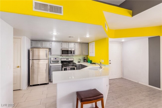 Photo - 7400 W Flamingo Rd Unidad 2006