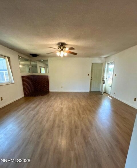 Photo - 927 Stanford Way