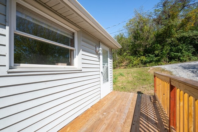 Photo - Updated 2 bedroom 1 bath in Fairlawn VA