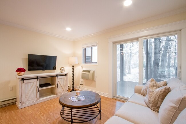 Building Photo - 120 Lexington Ct