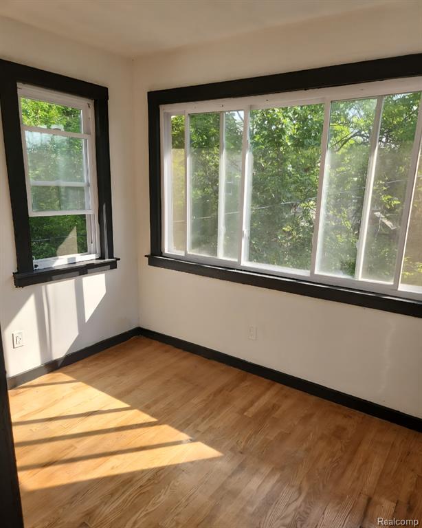 Photo - 8922 Quincy St