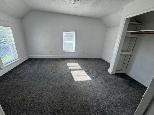 Photo - 131 W Lordeman St