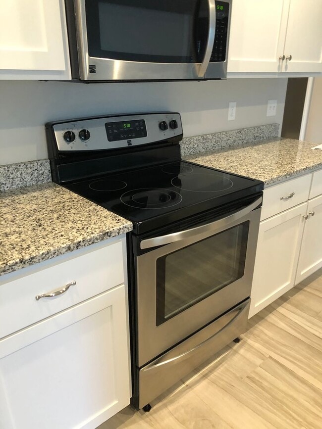 Photo - 3/2 Landscaping included !