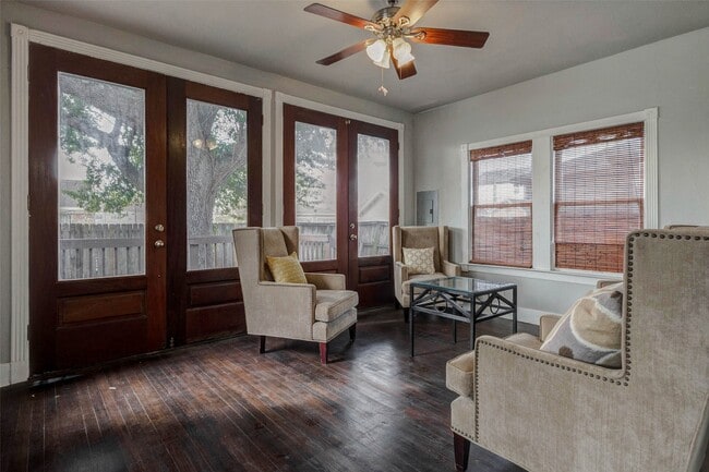 Photo - 2410 Cleburne St