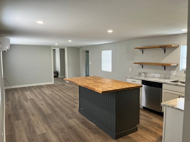 Photo - 1074 W Union Rd