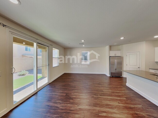 Photo - 290 Austin Bellerose Pl