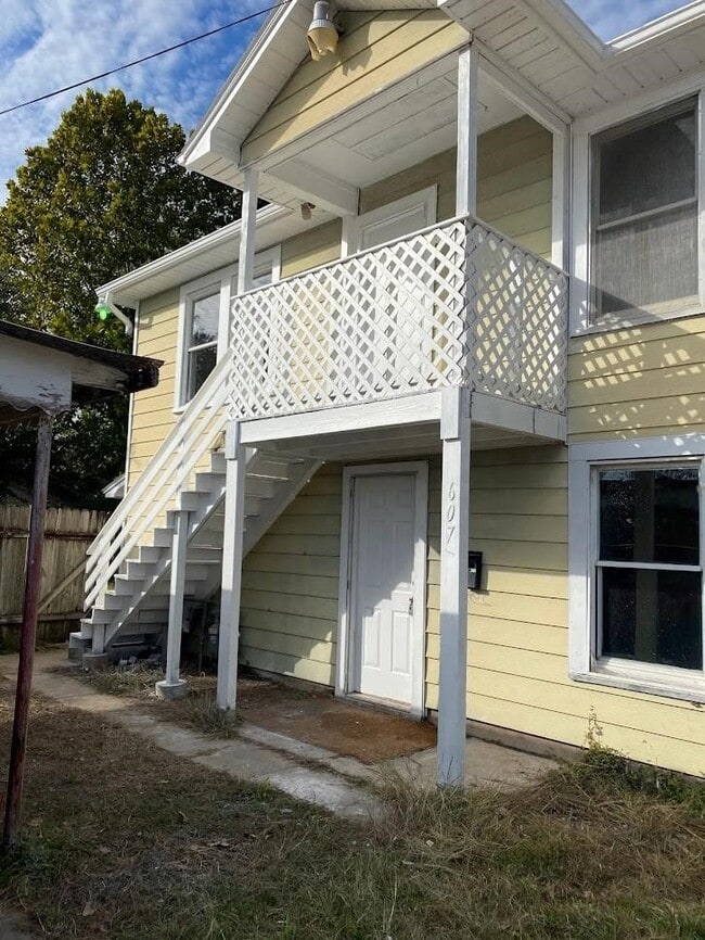 Building Photo - 607 S Main St Unit B