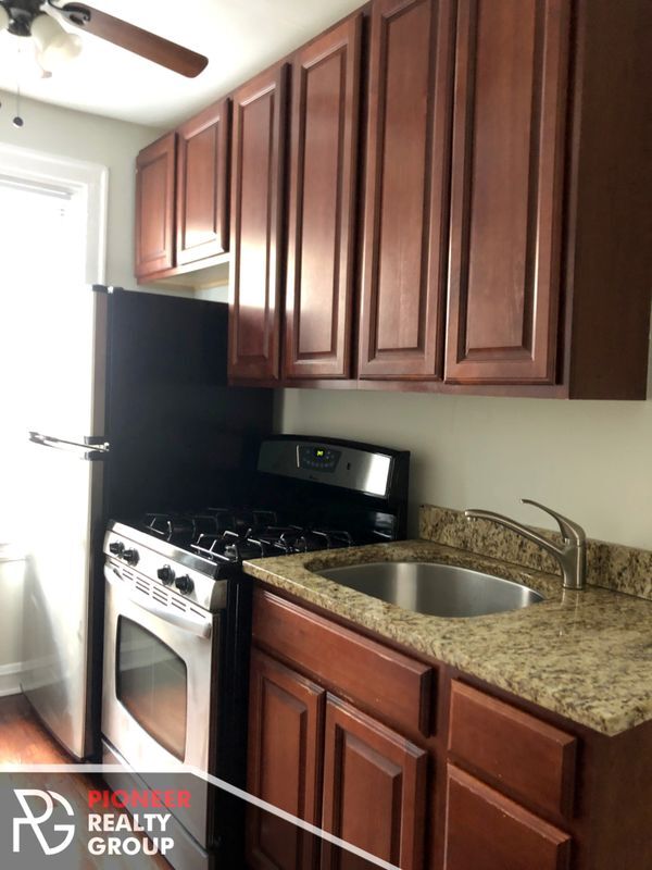 Building Photo - 540 W Surf St Unit 544-W1
