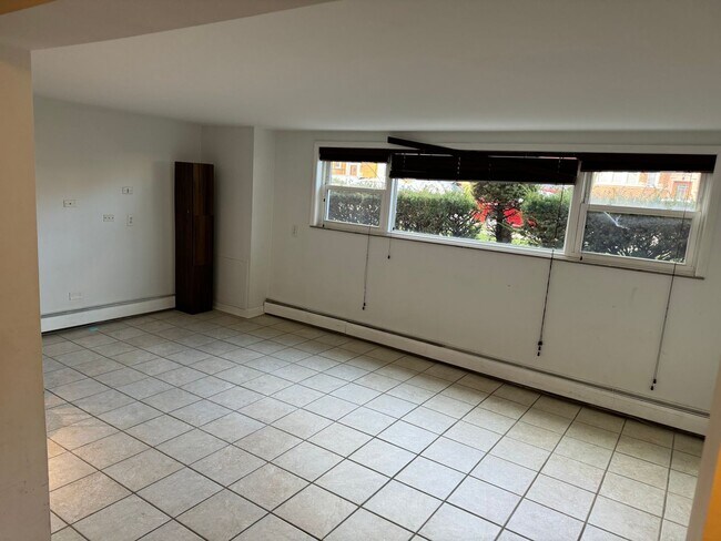 Photo - 5539 N Mango Ave Unidad B