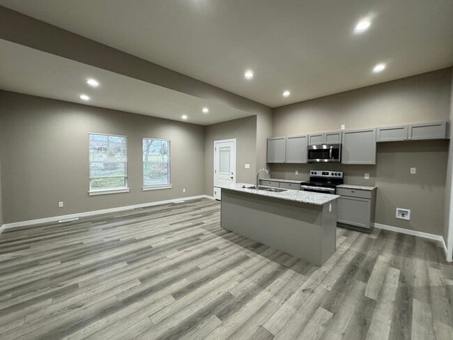 Photo - Newer 4 Bedrooms/2 Baths/Oversized 2 Car Garage Home Coming Available!
