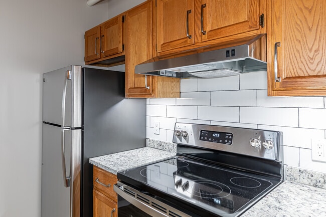 2BR, 1BA - Kitchen