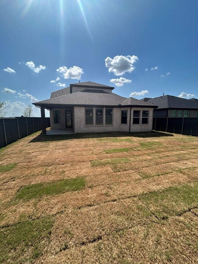 7100 Dragonfly Ln