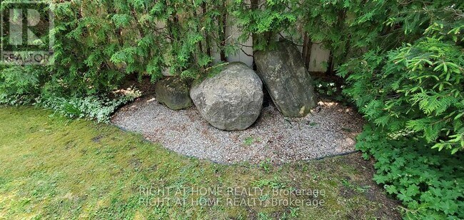 Photo - 142 Windhurst Dr