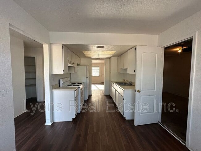 Photo - 2429 George Ave S