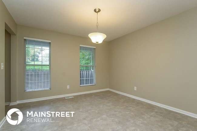 Photo - 278 Castleair Dr NE