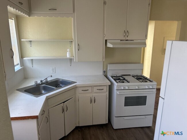 Photo - 515 W Kern Rd