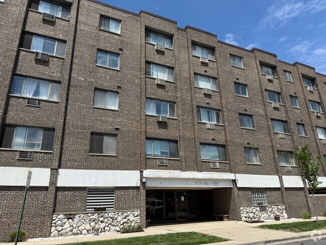 Building Photo - 1 Bedroom/1 Bath Unit Close to Transportat... Rental