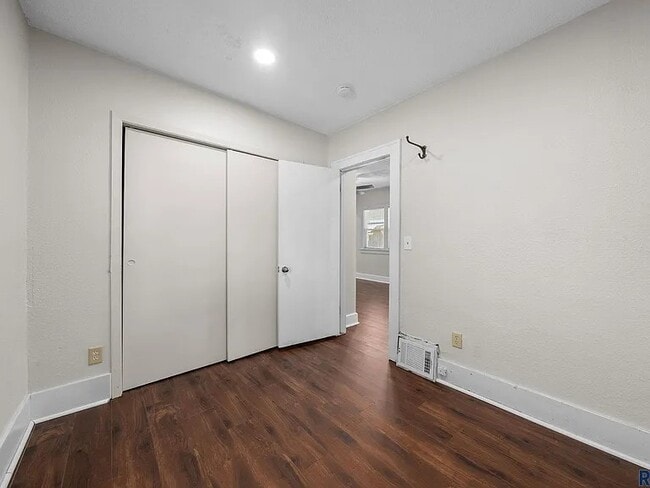 Photo - 814 N Prairie Ave