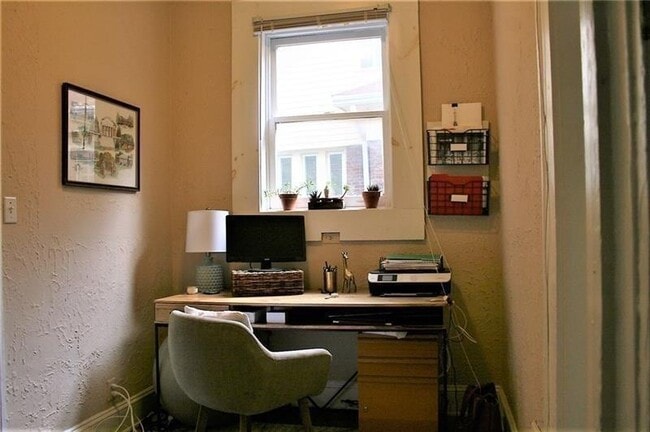 Photo - 505 8th St NE