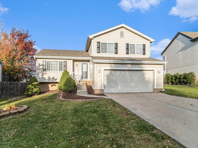 Building Photo - Multi-Level Elkhorn Home
