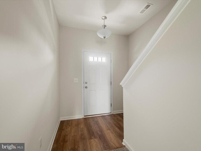 Photo - 113 Heyford Dr
