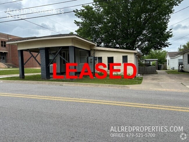 Building Photo - 700 S College Ave Unit 2 Rental