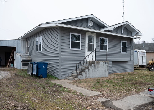 Building Photo - 115 E 6th St