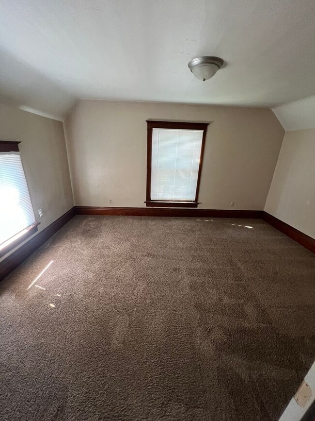 Photo - Large 4 bedroom house east of campus for A... Unidad 1011