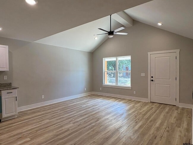 Photo - 492 Post Oak Dr