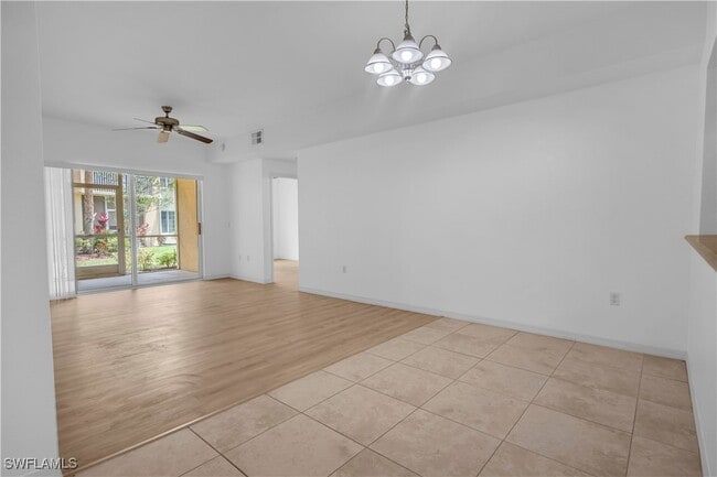 Photo - 20321 Estero Gardens Cir Unidad 107