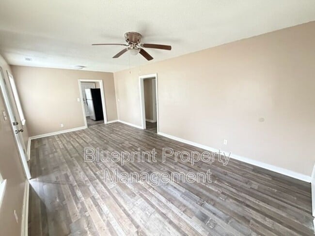Building Photo - 1600 Holbrook Ave