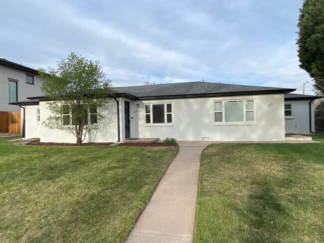 Parte delantera del dúplex, la unidad está a la izquierda - 2218 Perry St