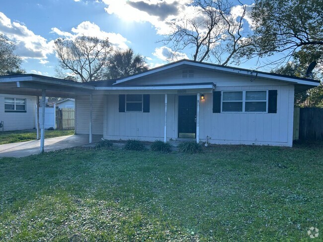 Building Photo - Spacious 4/2 Family Home on Westside Jax!