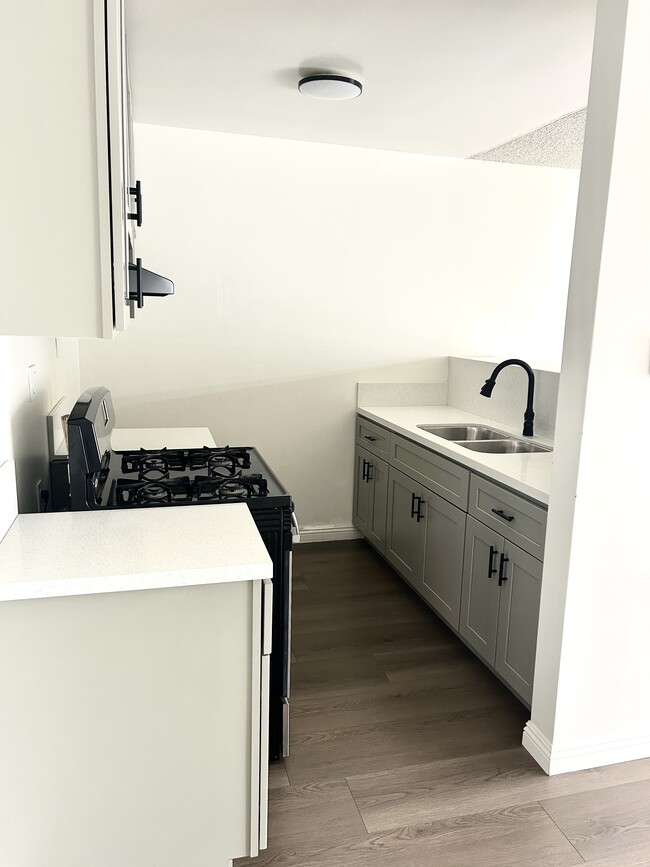 Photo - 794 N Shattuck Pl Unidad 794