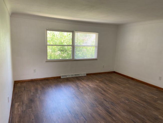 Photo - 123 Napoleon Rd