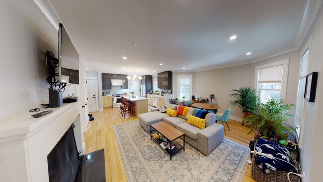 Photo - 13 Lanark Rd Unit 3