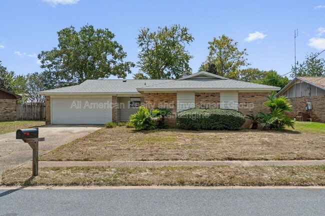 Photo - 137 Deville Dr