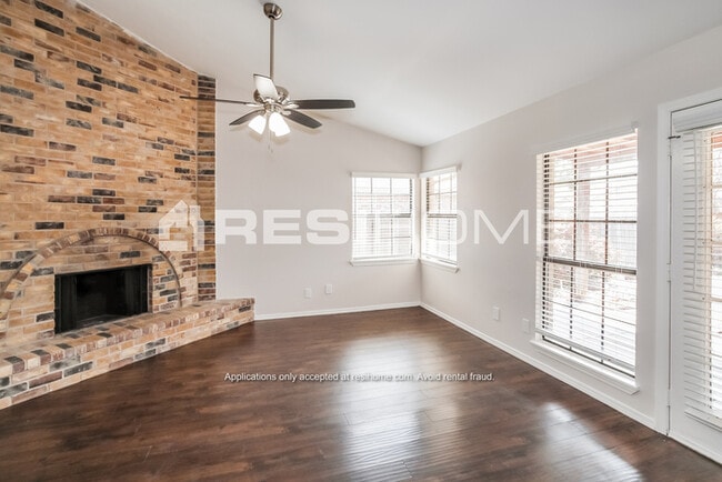 Photo - 4525 Larner St