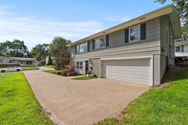 Building Photo - 1100 Dover St