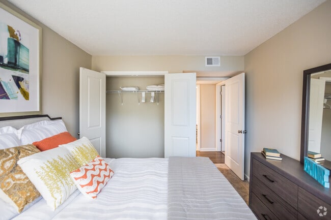 2 BR, 2 BA - Renovated - 1130 SF - Champions Hills at Windyke